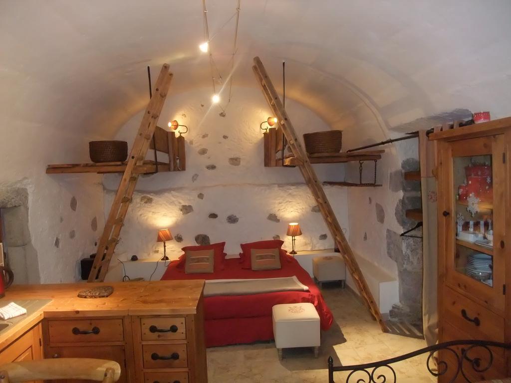 Le Domaine Du Grand Cellier Chambres D'Hotes En Savoie Tournon-sur-Rhône Rum bild